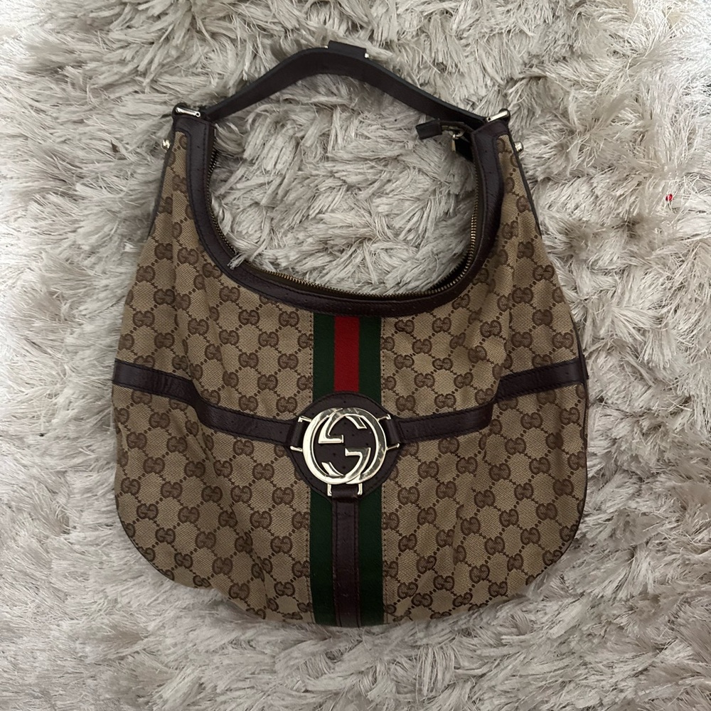 Authentic Gucci Hobo Bag with double locking G’a